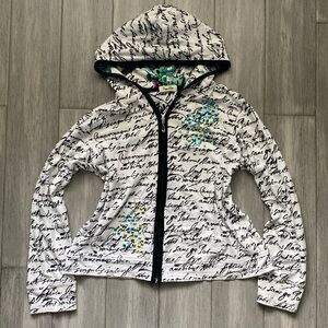 Onque Petite Y2K sweater zip up white & black top with floral details writing